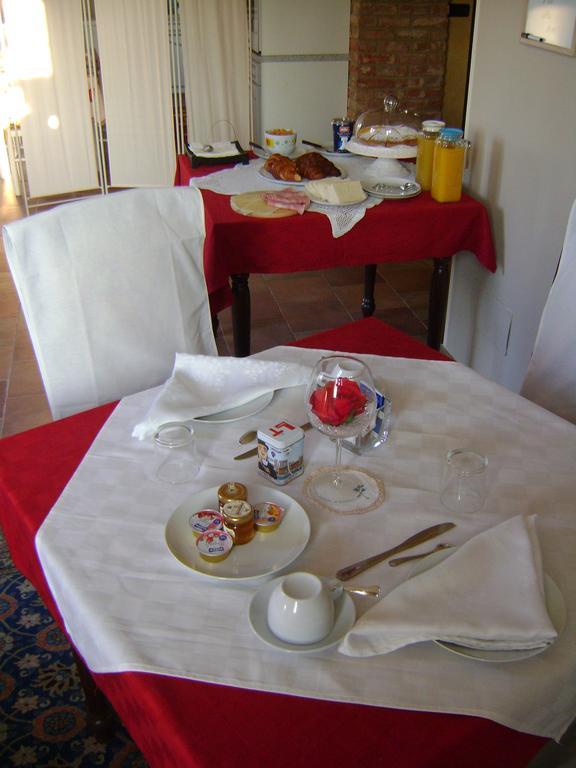 Alojamento de Acomodação e Pequeno-almoço Cascina Rossa Asti